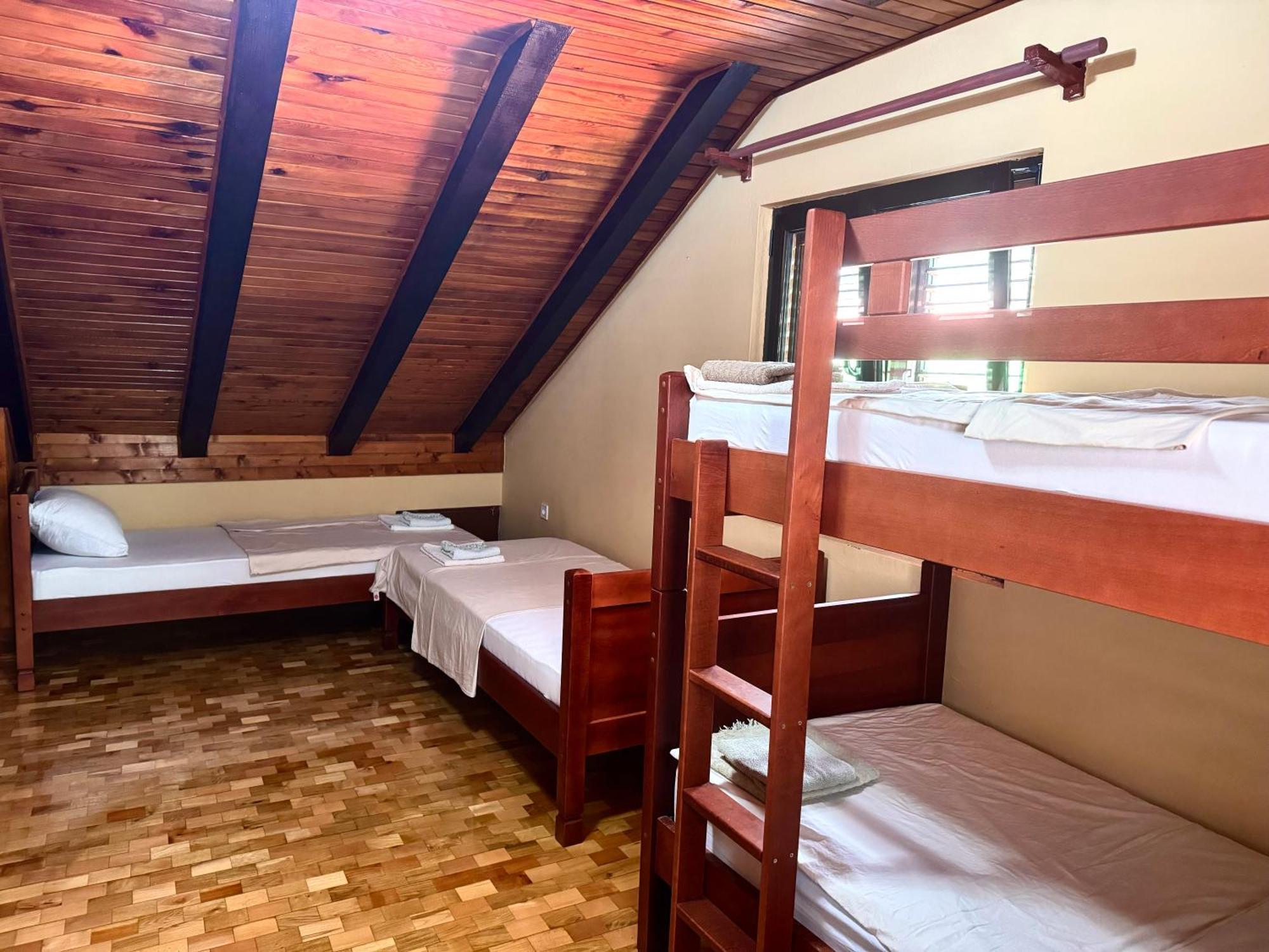 Kotorhostelito Luaran gambar