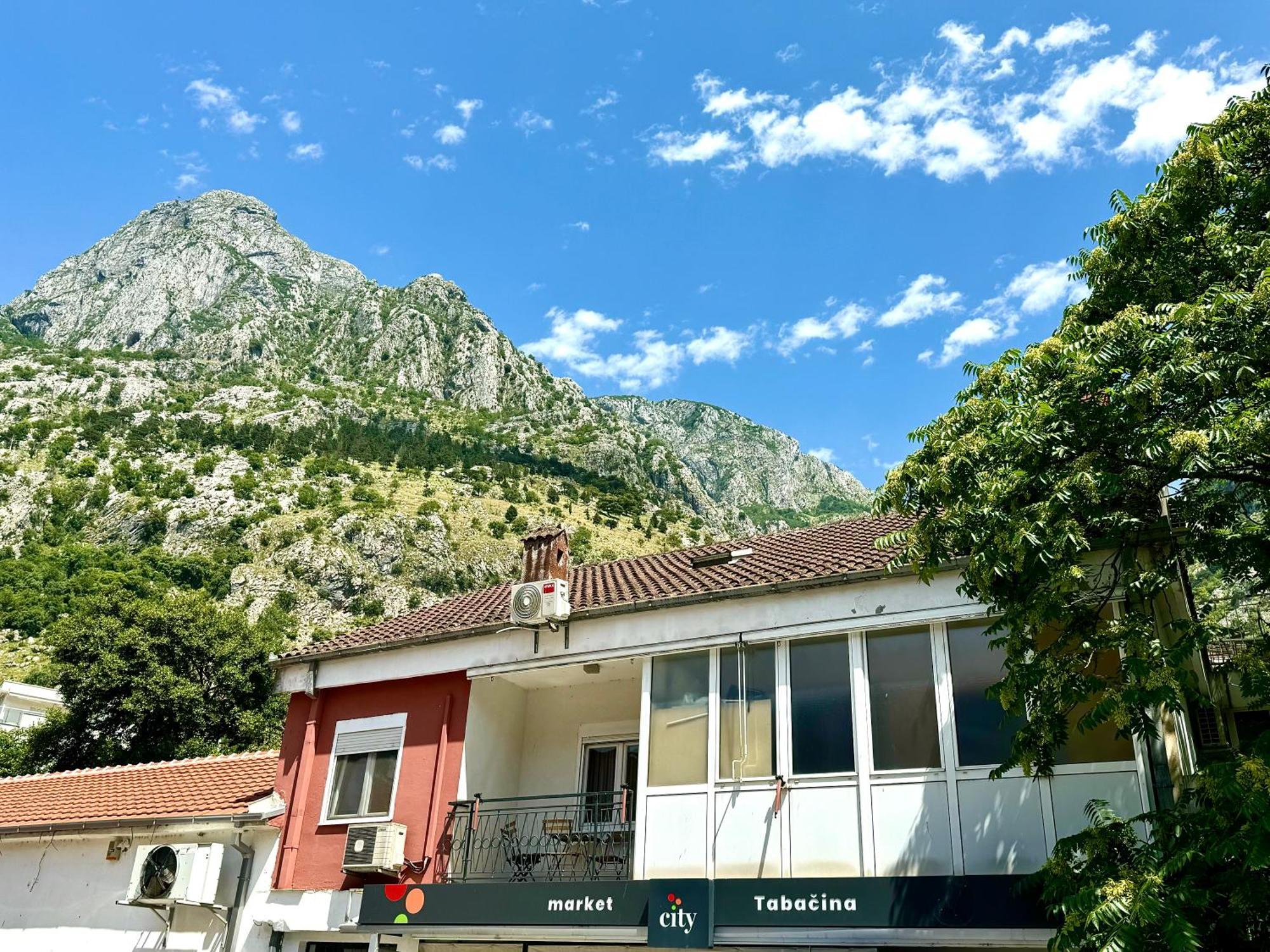 Kotorhostelito Luaran gambar