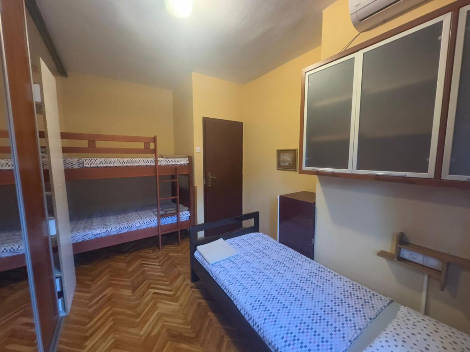Kotorhostelito Luaran gambar
